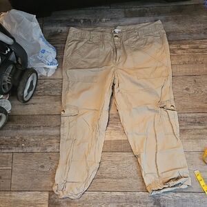GAP Surplus Beige Cargo Pants Capri length.